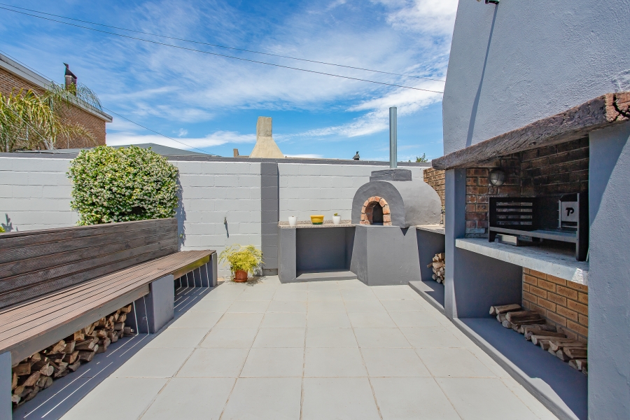 5 Bedroom Property for Sale in Uitsig Western Cape